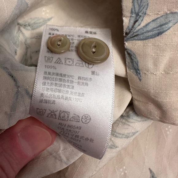 Tommy Bahama Size XL 100% Silk Hawaiian Camp Shirt Multicolor Floral Print - Picture 7 of 11